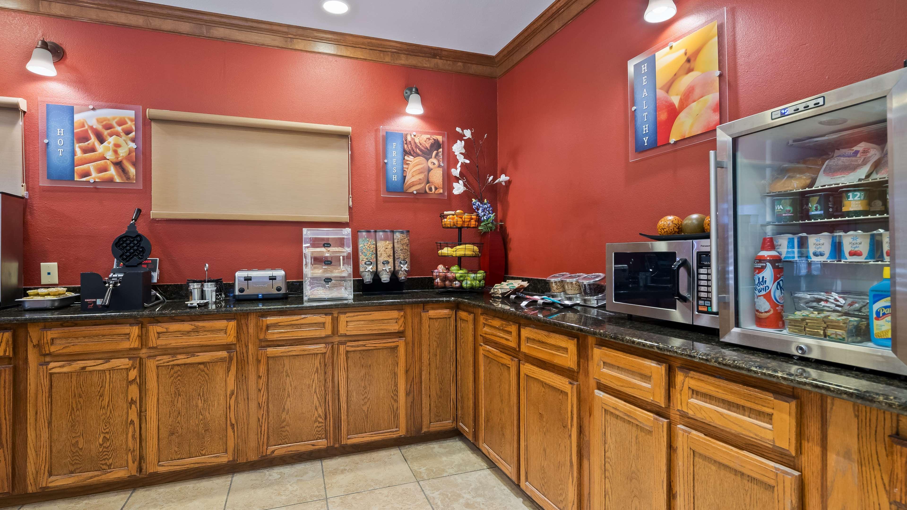 Gonzales Best Western Regency Inn & Suites מראה חיצוני תמונה