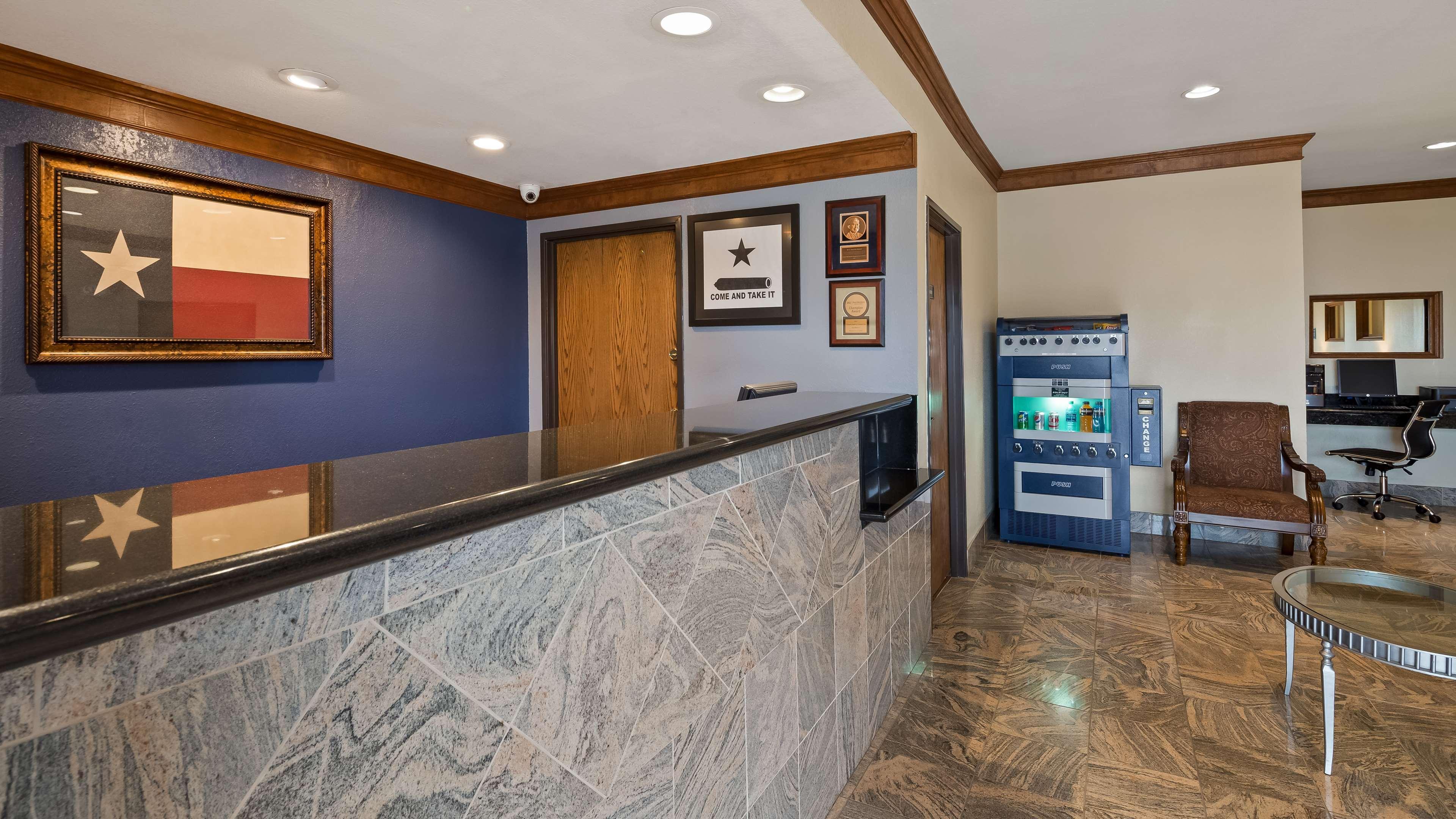 Gonzales Best Western Regency Inn & Suites מראה חיצוני תמונה
