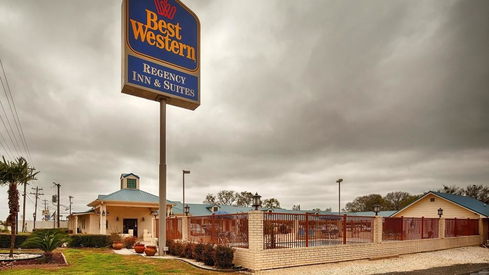Gonzales Best Western Regency Inn & Suites מראה חיצוני תמונה