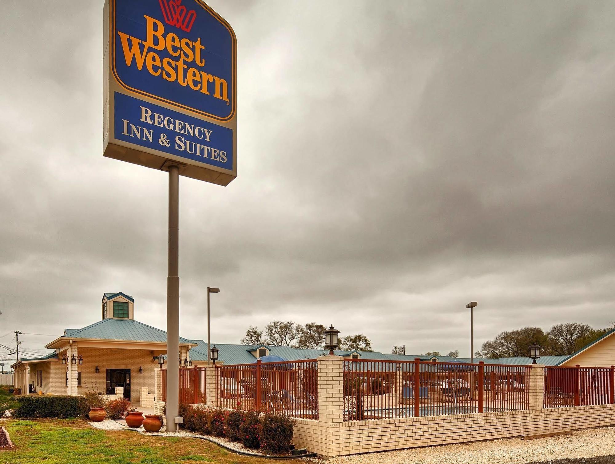 Gonzales Best Western Regency Inn & Suites מראה חיצוני תמונה