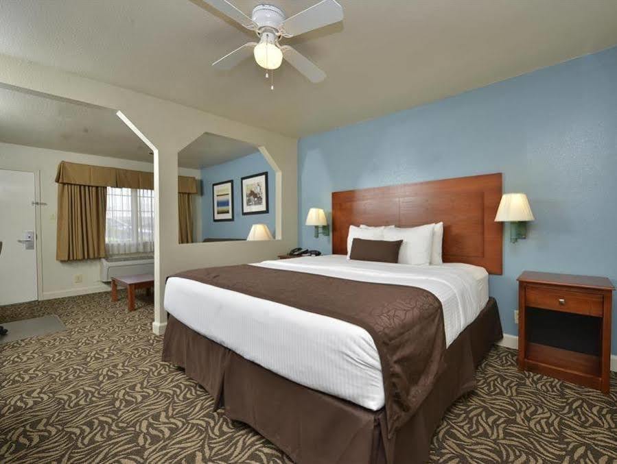 Gonzales Best Western Regency Inn & Suites מראה חיצוני תמונה